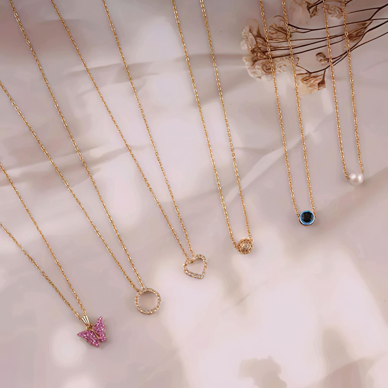 Charming Women Necklaces & Chains